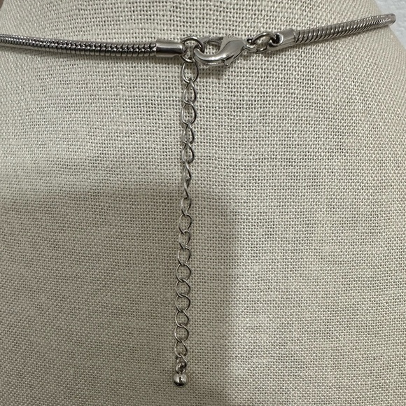 Statement necklace with brilliant blue and green enamel leaves - Picture 4 of 4